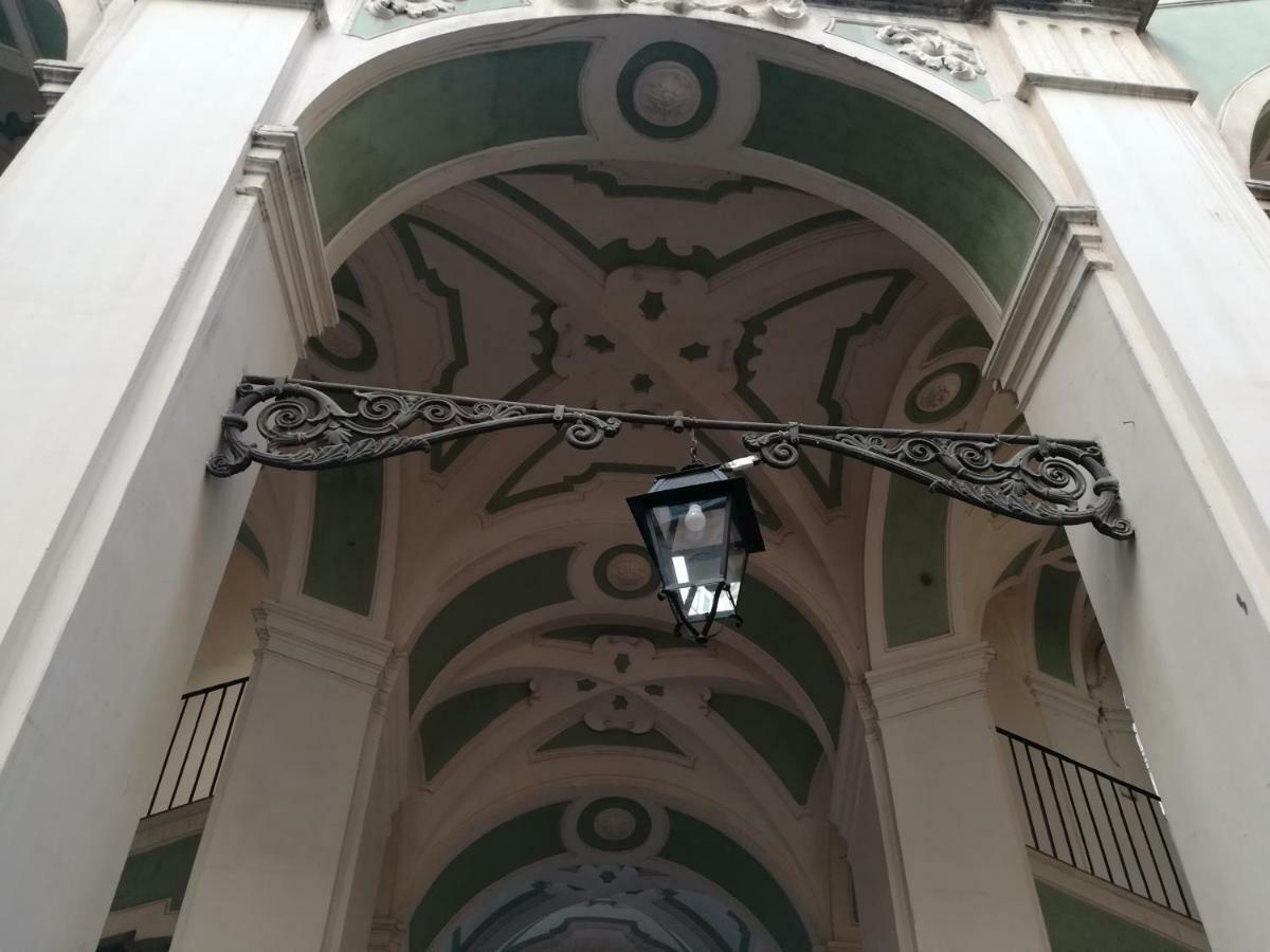 "Dint E Viche E Napule" Guest House Naples Exterior photo